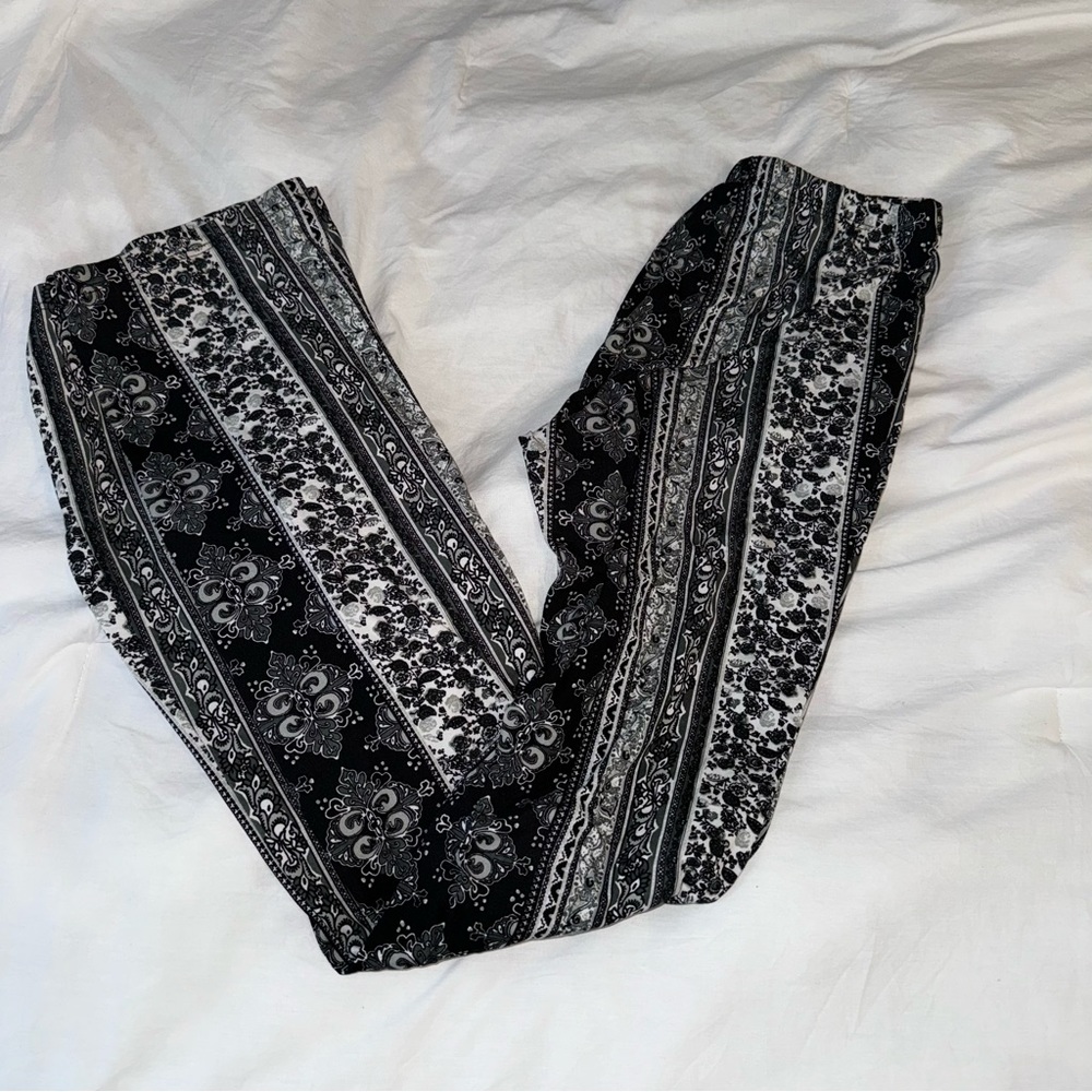 Black and White Women’s Party Pants Flair Size M - Picture 3 of 3